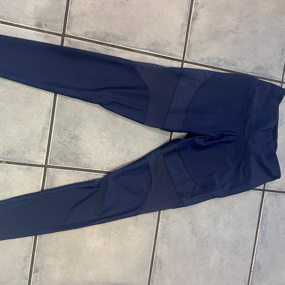 Onzie navy leggings